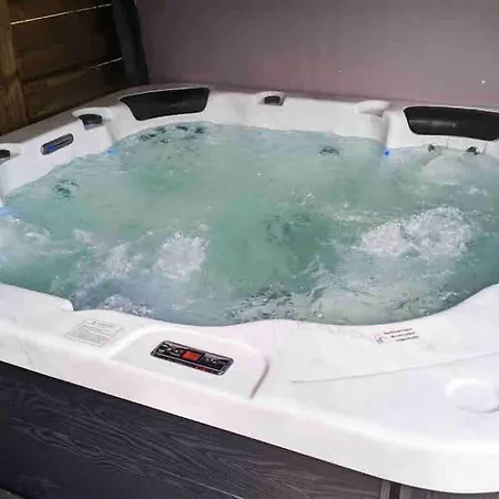 Lovely 2 Bed Apartment With Hot Tub Log Burner And Off Street Parking Dumfries Buitenkant foto