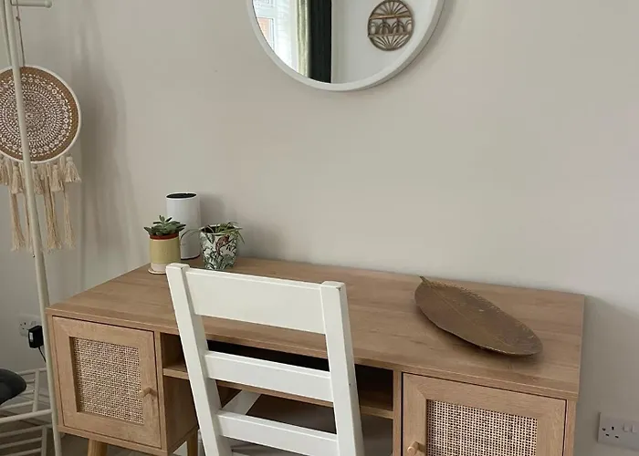 Lovely 2 Bed Apartment With Hot Tub Log Burner And Off Street Parking
