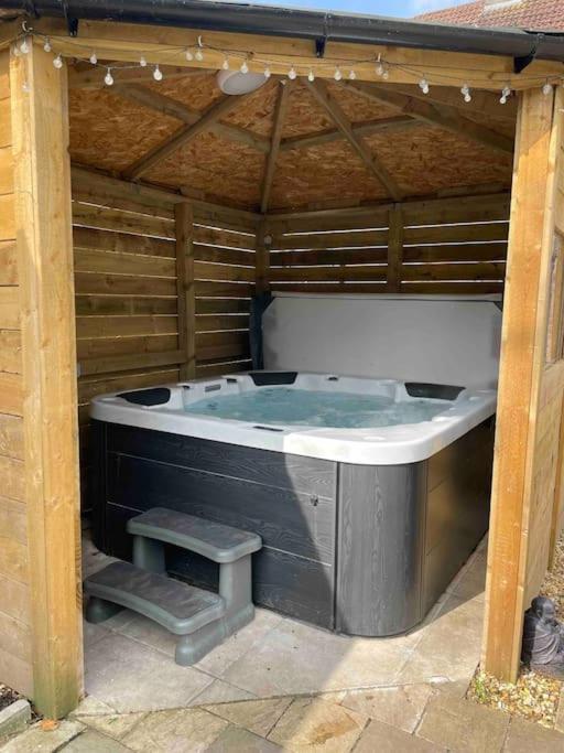 Apartment Lovely 2 Bed With Hot Tub Log Burner And Off Street Parking