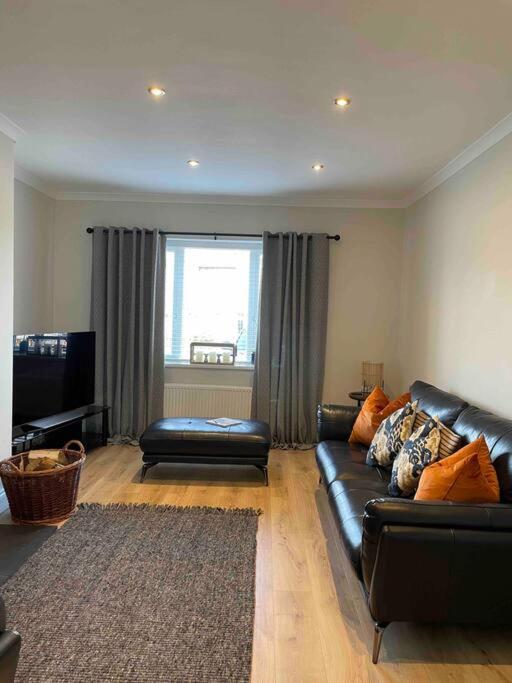 Apartment Lovely 2 Bed With Hot Tub Log Burner And Off Street Parking *