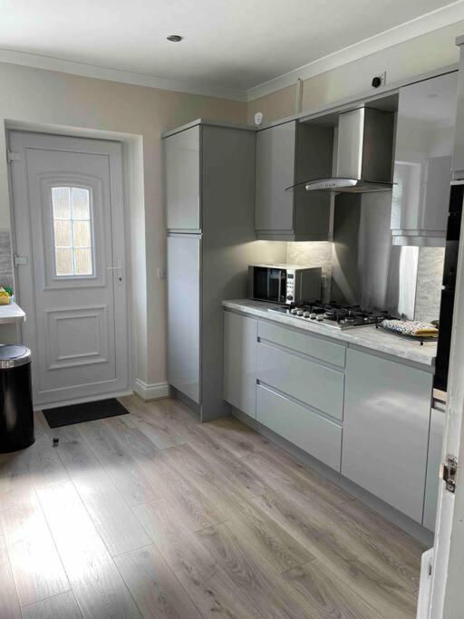 Lovely 2 Bed With Hot Tub Log Burner And Off Street Parking Dumfries