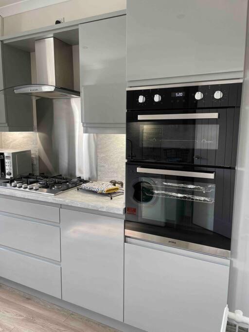 Lovely 2 Bed With Hot Tub Log Burner And Off Street Parking * Dumfries