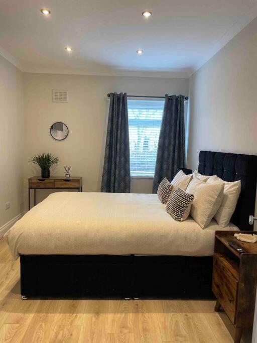 Lovely 2 Bed With Hot Tub Log Burner And Off Street Parking Apartment Dumfries