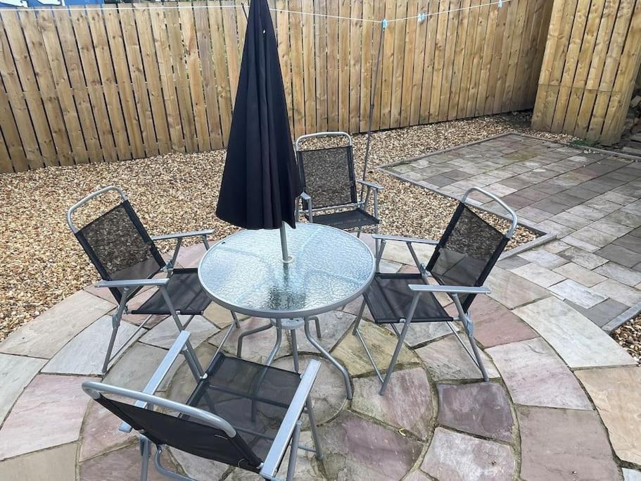 Lovely 2 Bed With Hot Tub Log Burner And Off Street Parking Apartment Dumfries