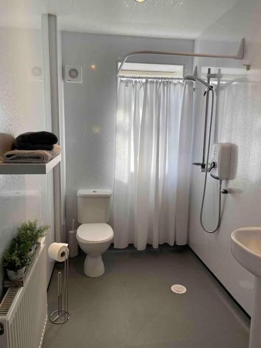 Lovely 2 Bed With Hot Tub Log Burner And Off Street Parking * Dumfries
