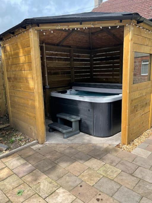 Apartment Lovely 2 Bed With Hot Tub Log Burner And Off Street Parking *
