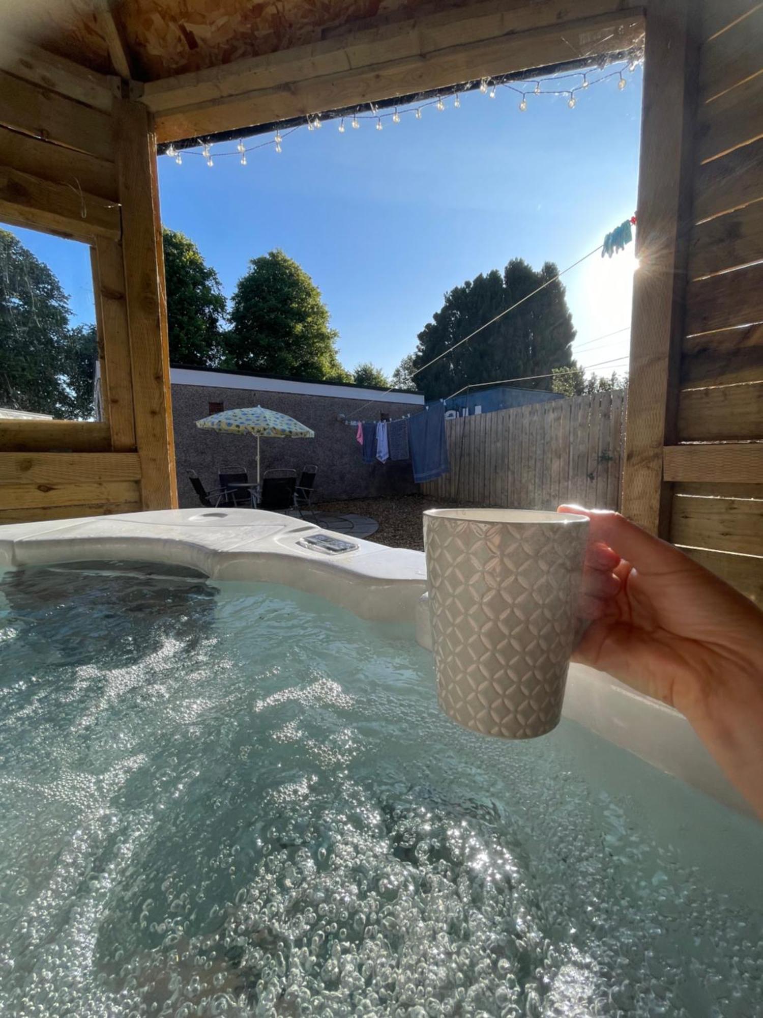 Lovely 2 Bed With Hot Tub Log Burner And Off Street Parking Apartment Dumfries