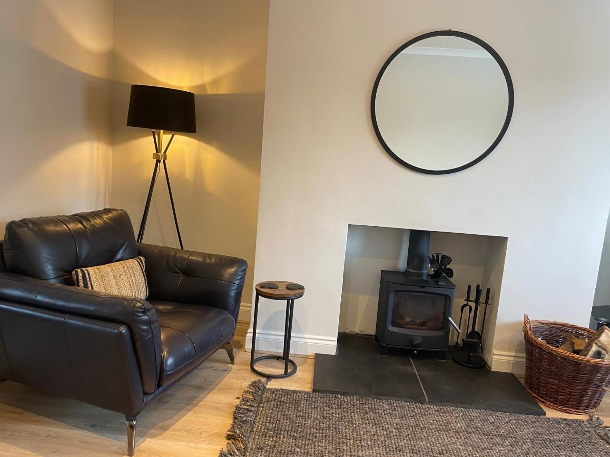 Lovely 2 Bed With Hot Tub Log Burner And Off Street Parking Apartment Dumfries